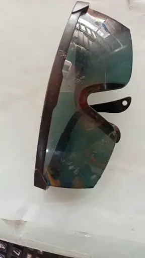Lunette_protection_solaire_noire